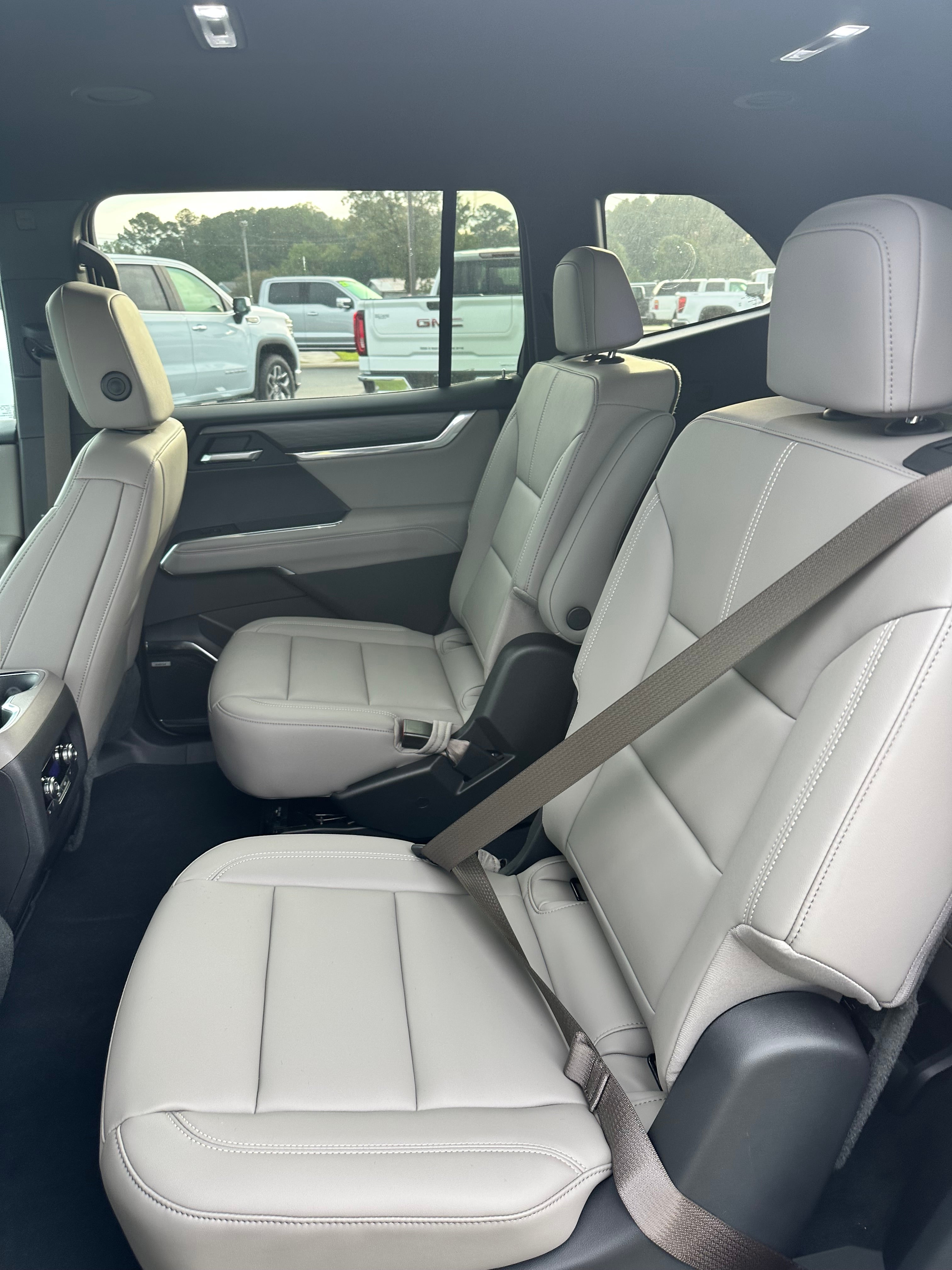 2027 GMC Acadia Base