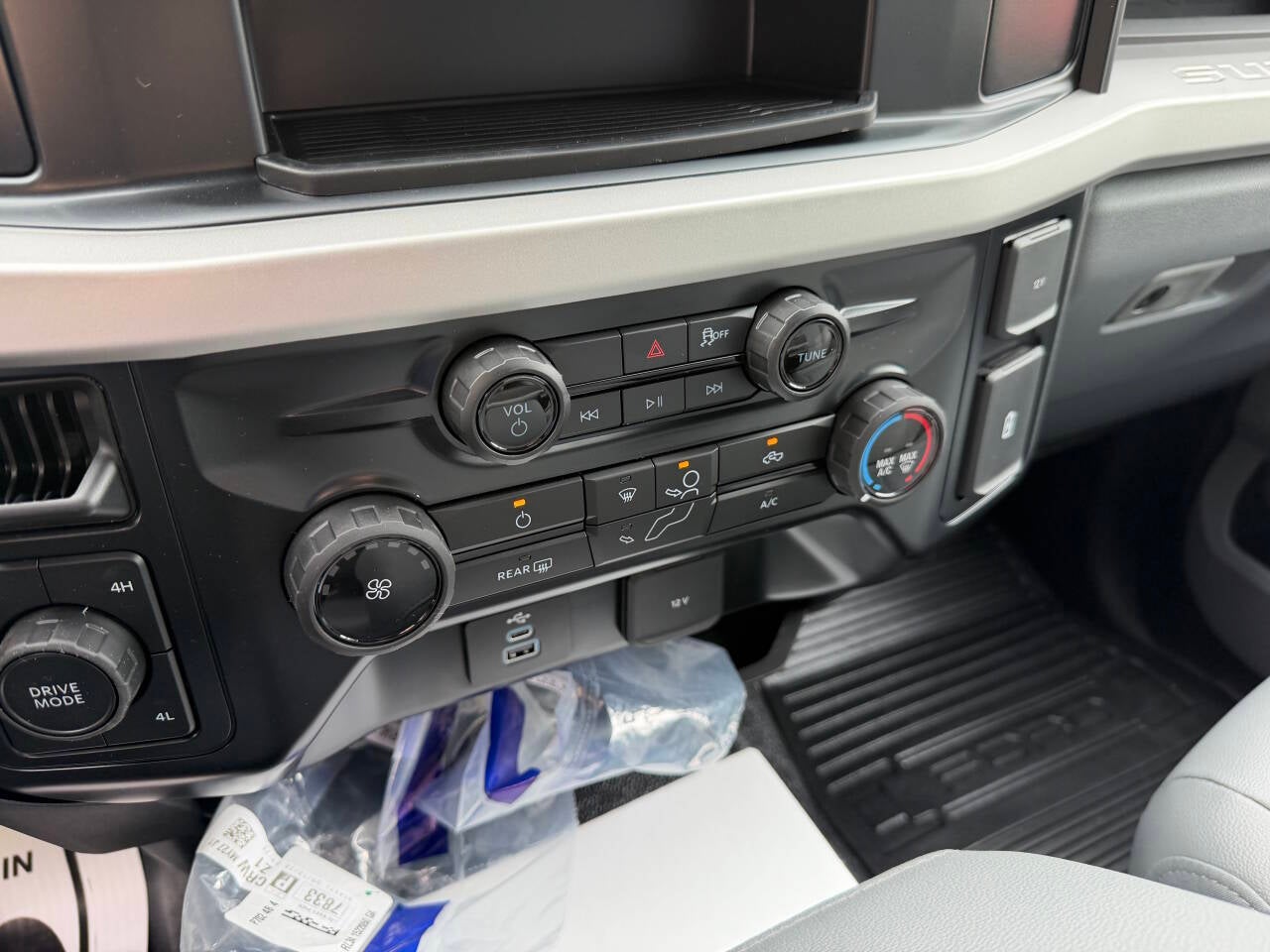 2027 Ford F-450 Super Duty 4X4 4dr Crew Cab 179.8 203.8 in. WB