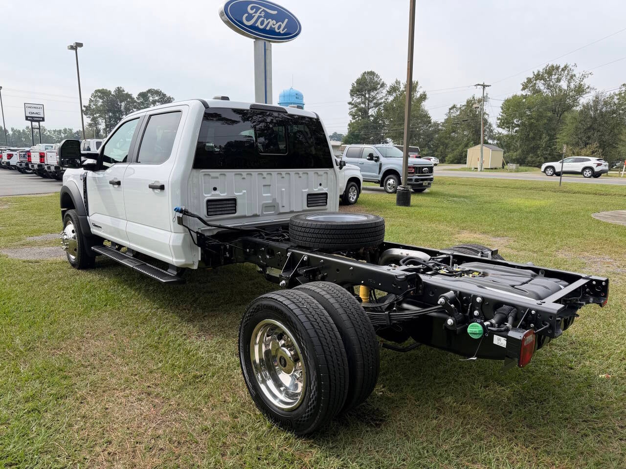 2027 Ford F-450 Super Duty 4X4 4dr Crew Cab 179.8 203.8 in. WB