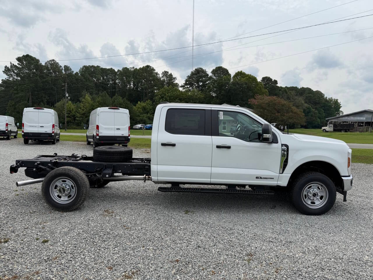 2026 Ford F-350 Super Duty XL 4x4 4dr Crew Cab 179 in. WB SRW Chassis