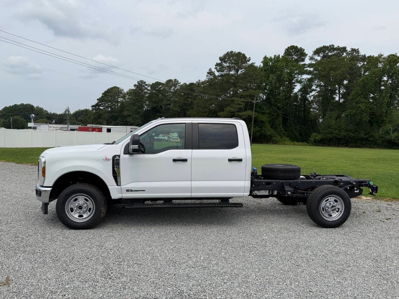 2026 Ford F-350 Super Duty XL 4x4 4dr Crew Cab 179 in. WB SRW Chassis