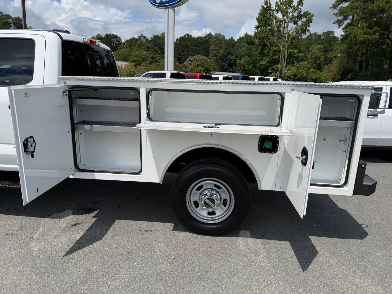 2026 Ford F-350 Super Duty XL 4x4 4dr Crew Cab 179 in. WB SRW Chassis