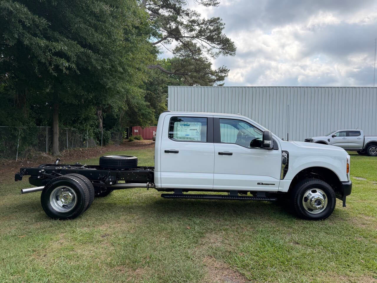 2026 Ford F-350 Super Duty XL 4x4 4dr Crew Cab 179 in. WB DRW Chassis