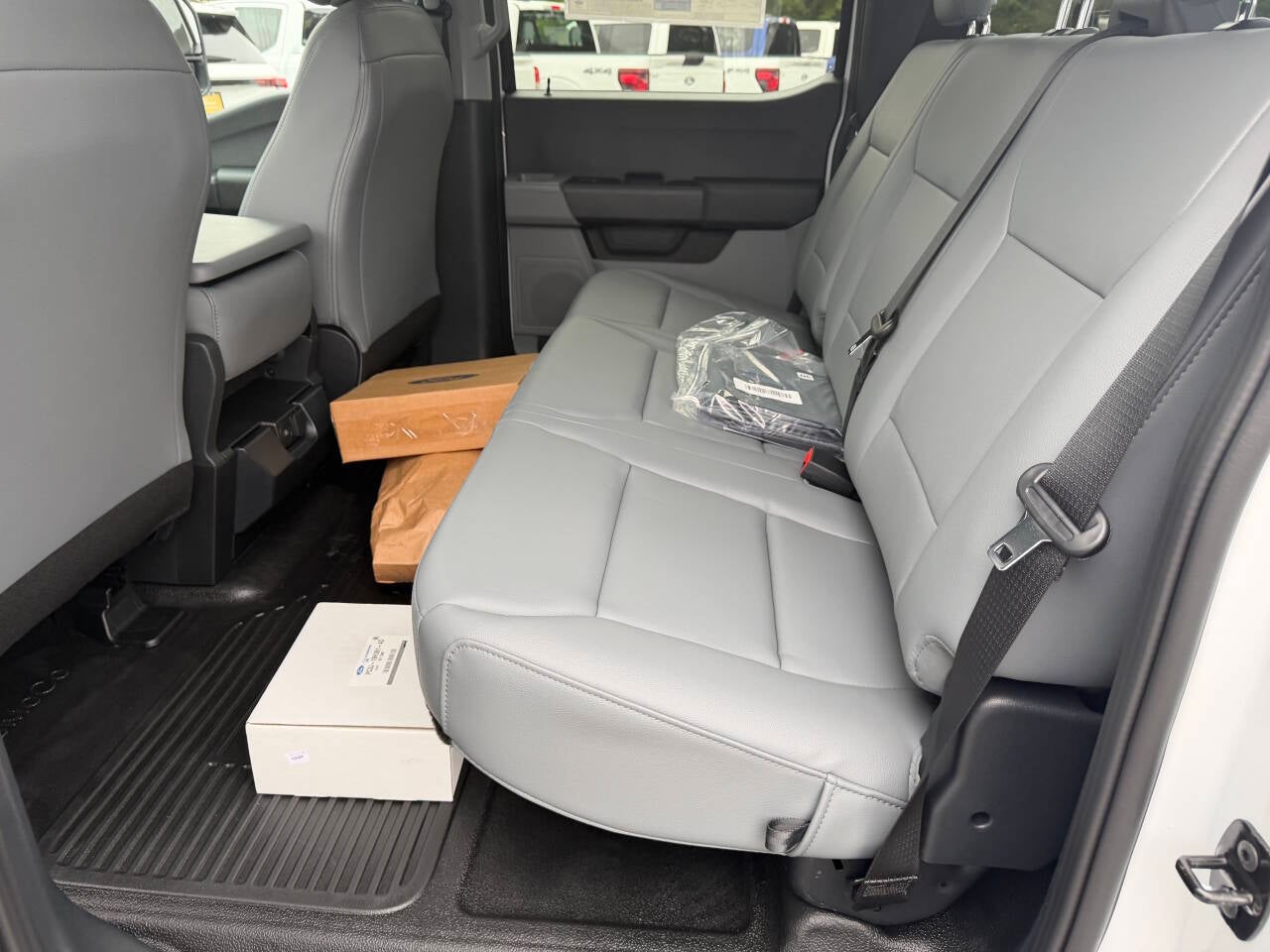 2027 Ford F-550 Super Duty 4X4 4dr Crew Cab 179.8 203.8 in. WB