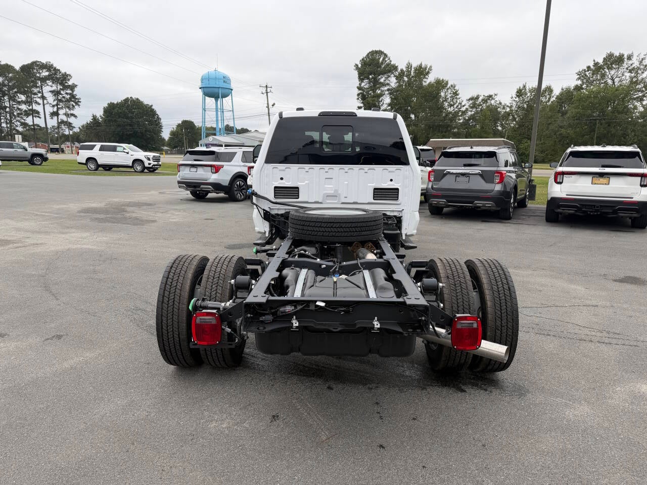 2027 Ford F-550 Super Duty 4X4 4dr Crew Cab 179.8 203.8 in. WB