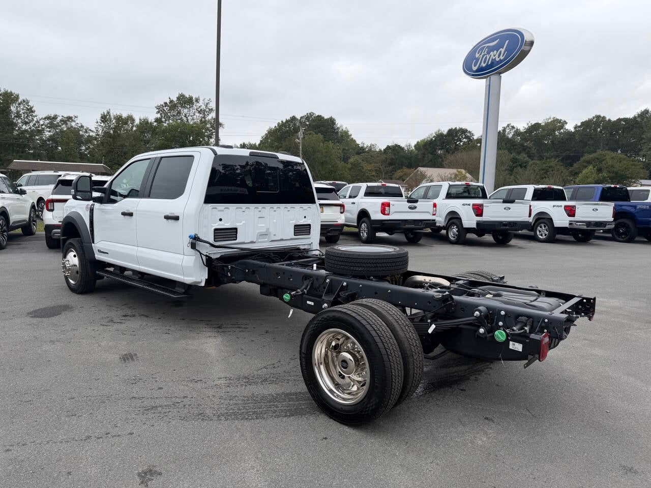 2027 Ford F-550 Super Duty 4X4 4dr Crew Cab 179.8 203.8 in. WB