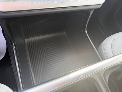 2027 Ford Expedition MAX Platinum 4x4 4dr SUV