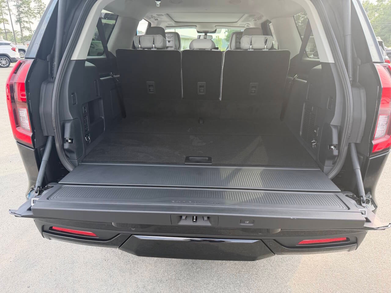 2027 Ford Expedition MAX Platinum 4x4 4dr SUV