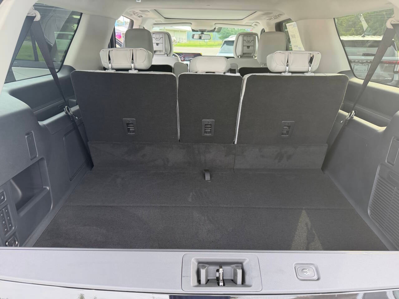 2027 Ford Expedition MAX Platinum 4x4 4dr SUV