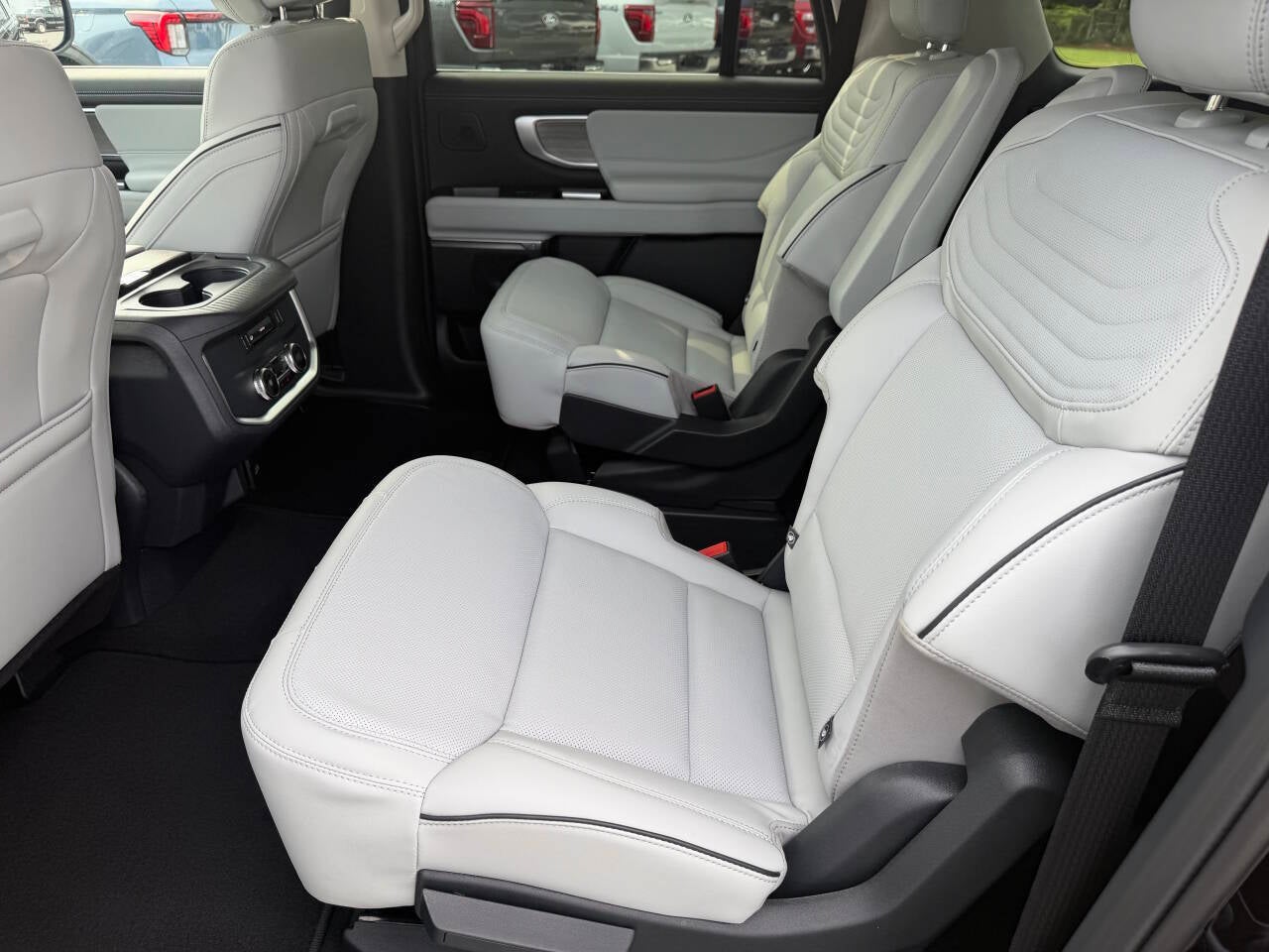2027 Ford Expedition MAX Platinum 4x4 4dr SUV