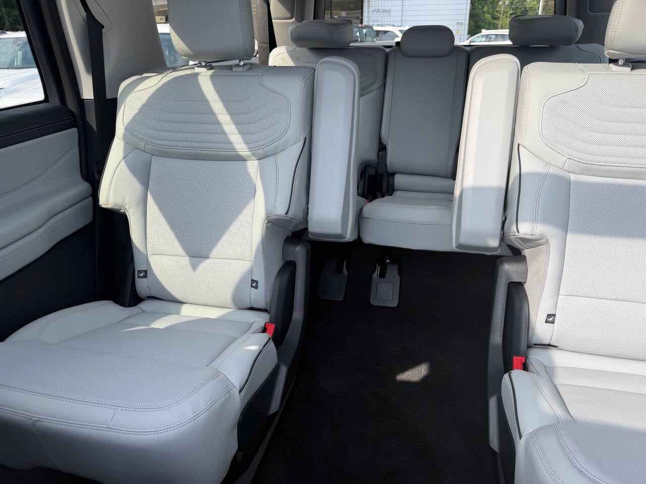 2027 Ford Expedition MAX Platinum 4x4 4dr SUV