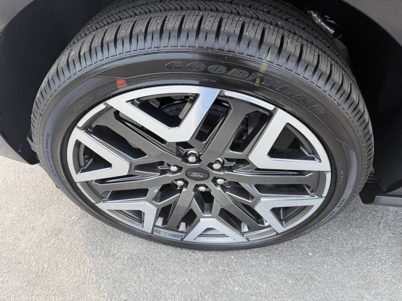 2027 Ford Expedition MAX Platinum 4x4 4dr SUV