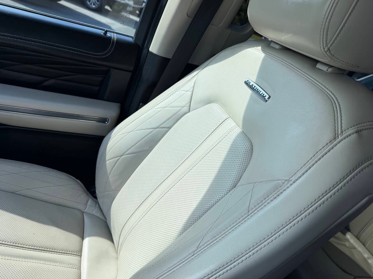 2021 Ford Expedition MAX Platinum 4x4 4dr SUV