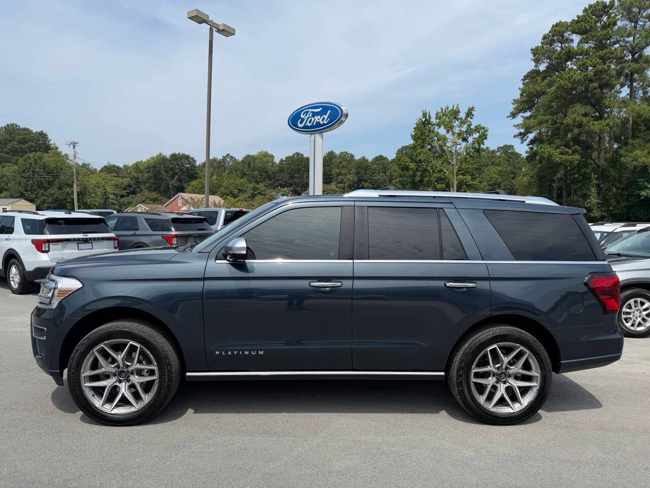 2023 Ford Expedition Platinum 4x4 4dr SUV