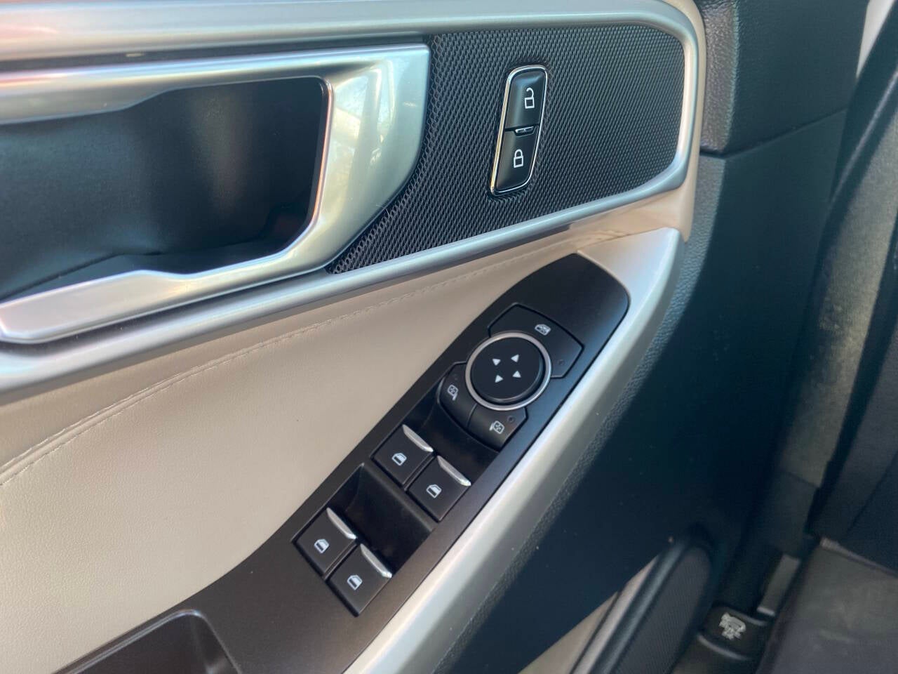 2021 Ford Explorer XLT 4dr SUV