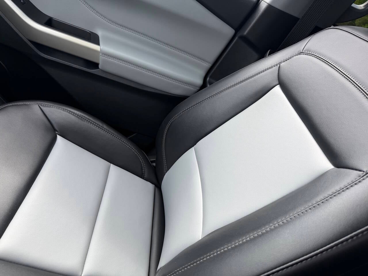 2023 Ford Explorer XLT 4dr SUV
