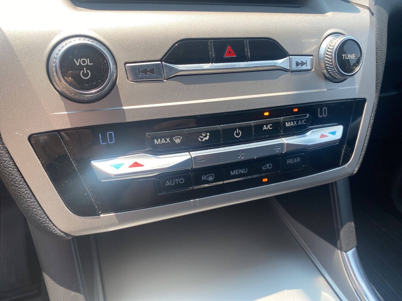 2020 Ford Explorer XLT AWD 4dr SUV