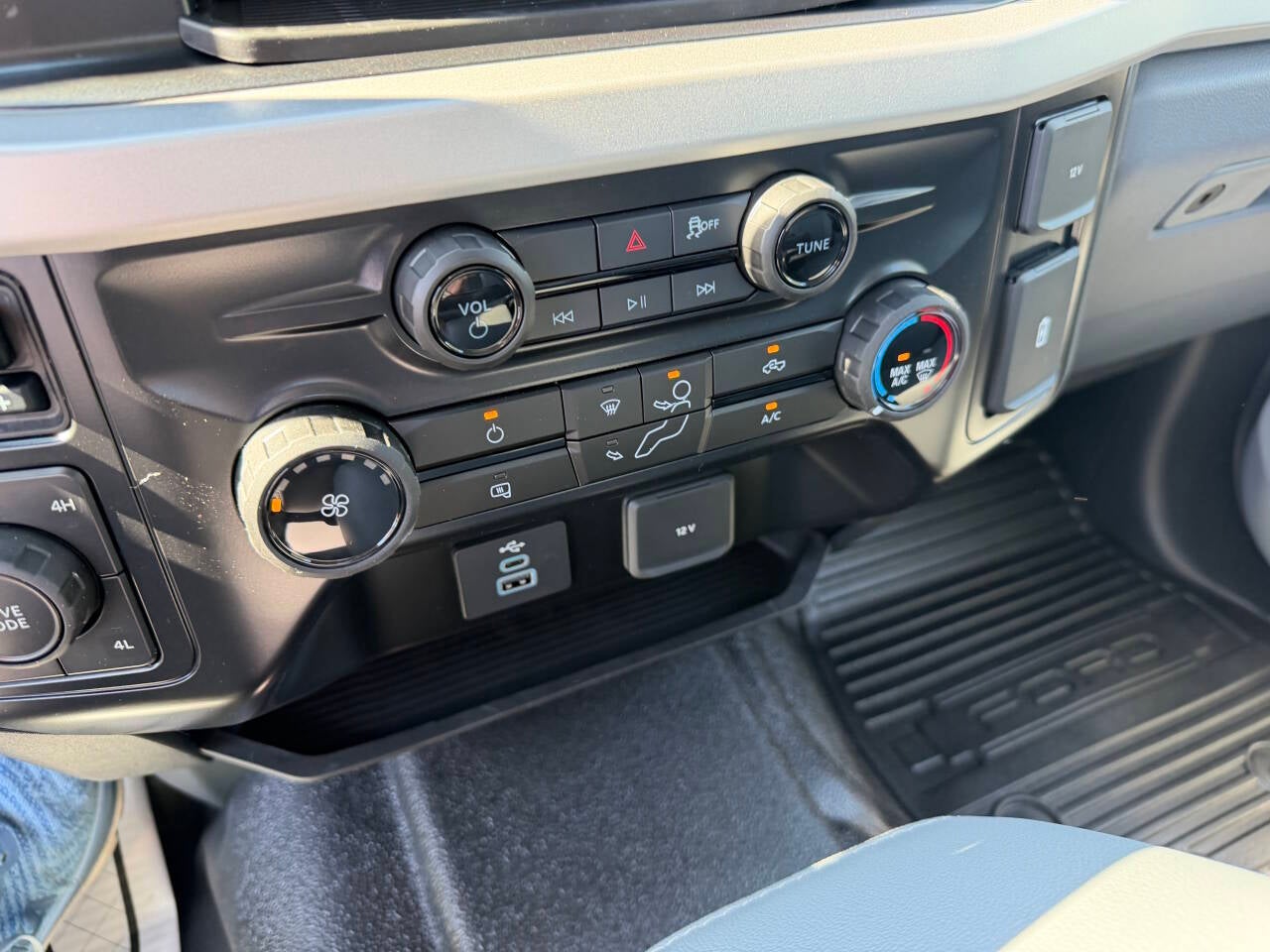 2027 Ford F-250 Super Duty XL 4x4 4dr SuperCab 8 ft. LB Pickup