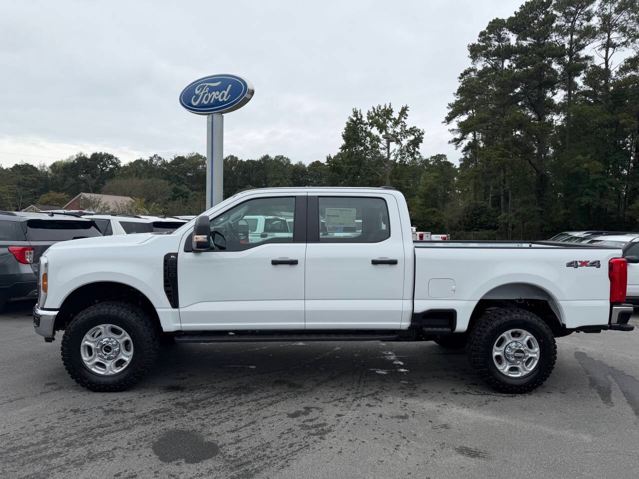 2027 Ford F-250 Super Duty XL 4x4 4dr Crew Cab 6.8 ft. SB Pickup