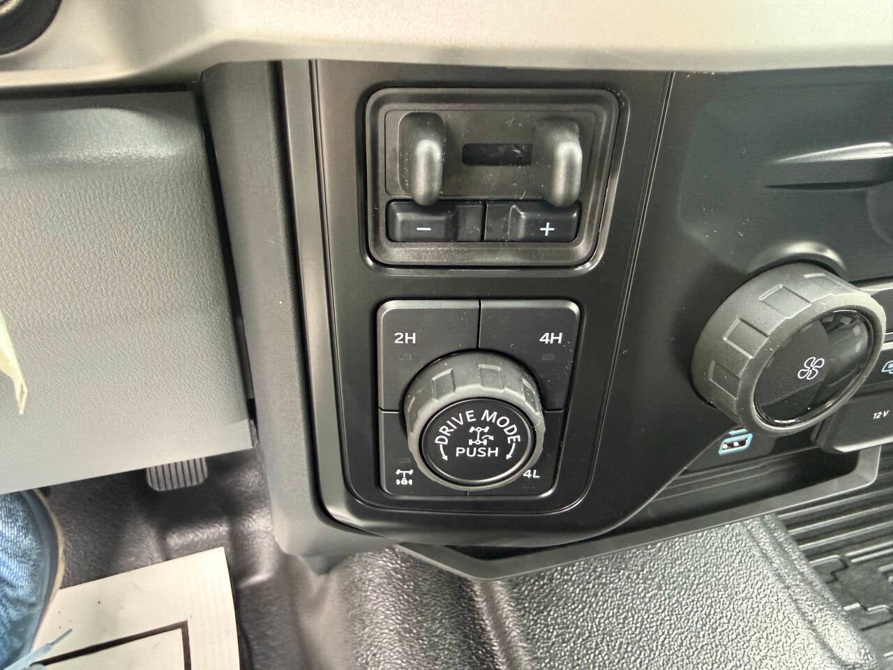 2027 Ford F-250 Super Duty XL 4x4 4dr Crew Cab 6.8 ft. SB Pickup