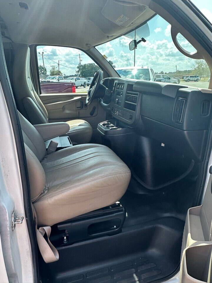 2011 Chevrolet Express 2500 3dr Cargo Van w/ 1WT
