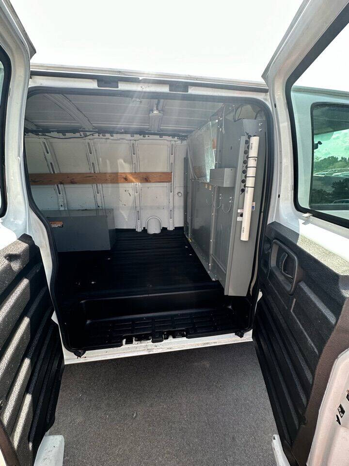 2011 Chevrolet Express 2500 3dr Cargo Van w/ 1WT