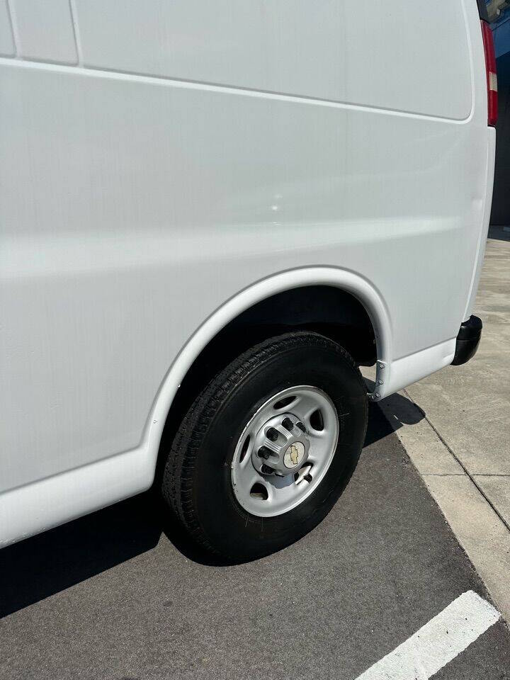 2011 Chevrolet Express 2500 3dr Cargo Van w/ 1WT