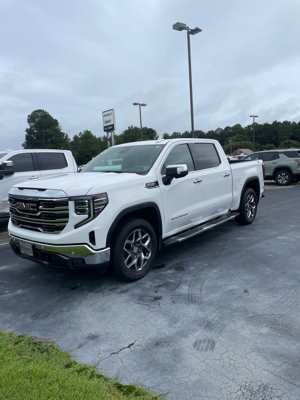 2022 GMC Sierra 1500 SLT 4x4 4dr Crew Cab 5.8 ft. SB