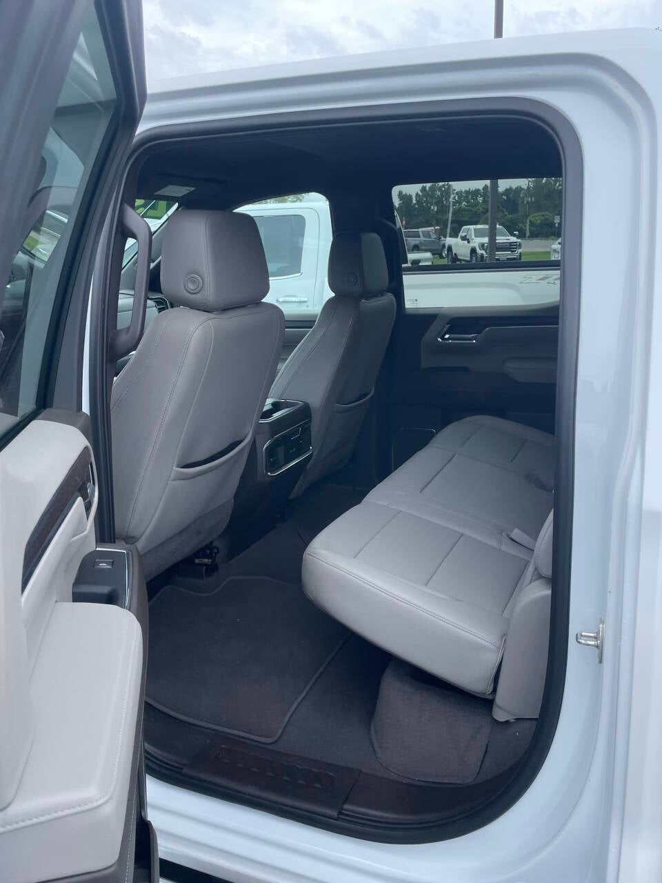 2023 GMC Sierra 1500 SLT 4x4 4dr Crew Cab 5.8 ft. SB